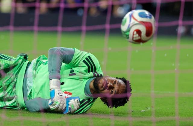 International soccer friendly - Colombia vs. Peru Peru goalkeeper Pedro Gallese in action during the international soccer friendly between Colombia and Peru at Nu Stadium in Miami, Florida, USA, 06 October 2026. MIAMI FLORIDA United States  Copyright: xCRISTOBALxHERRERA-ULASHKEVICHx