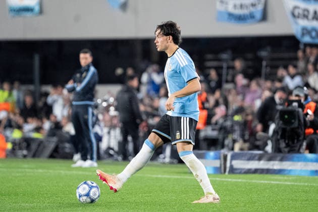 BUENOS AIRES, ARGENTINA - OCTOBER 06: Agustin Giay of Argentina passes the ball during the International Friendly, Länderspiel, Nationalmannschaft football match between Argentina and Benin at Estadio Monumental Antonio V. Liberti on October 06, 2026 in Buenos Aires, Argentina. (Photo by Richard Callis Sports Press Photo) Copyright: xRichardxCallis SportsxPressxPhotox Sportspressphoto_SPR247898