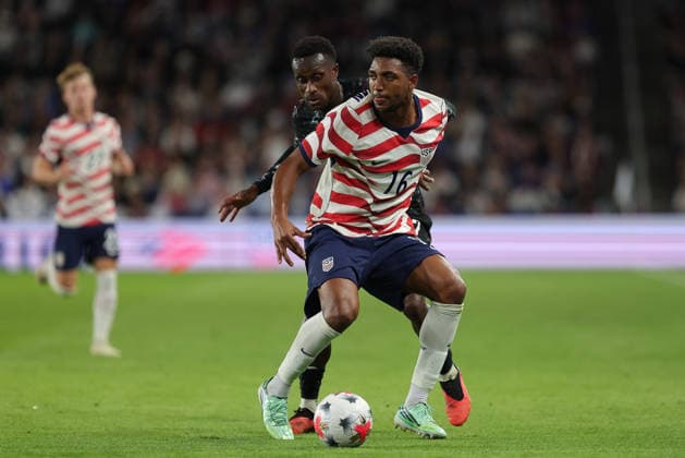 SAINT PAUL, MN - OCTOBER 06: United States Alex Freeman (16) and Canada™s Richie Laryea (22) battle for the ball during the second half of the men™s friendly match between the U.S. national team, Nationalteam and Canada™s national team on October 6th, 2026, at Allianz Field in Saint Paul, MN. (Photo by Bailey Hillesheim Icon Sportswire) SOCCER: OCT 06 USA vs Canada EDITORIAL USE ONLY Icon20261006024