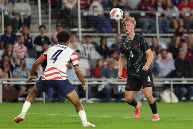 SAINT PAUL, MN - OCTOBER 06: Canada s Luc de Fougerolles (4) heads the ball while United States Tyler Adams (4) defends during the second half of the men™s friendly match between the U.S. national team, Nationalteam and Canada™s national team on October 6th, 2026, at Allianz Field in Saint Paul, MN. (Photo by Bailey Hillesheim Icon Sportswire) SOCCER: OCT 06 USA vs Canada EDITORIAL USE ONLY Icon20261006029