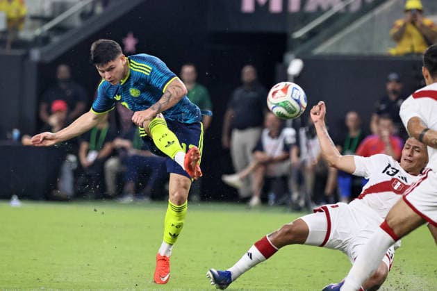 MIAMI, FL - OCTOBER 06: Daniel Arcila 13 of Colombia shoots on goal during an International Friendly, Länderspiel, Nationalmannschaft soccer match between Colombia and Peru at NU Stadium on October 06, 2026 in Miami, Florida.(Photo by Chris Arjoon Icon Sportswire) SOCCER: OCT 06 Colombia vs Peru EDITORIAL USE ONLY Icon2610060000016