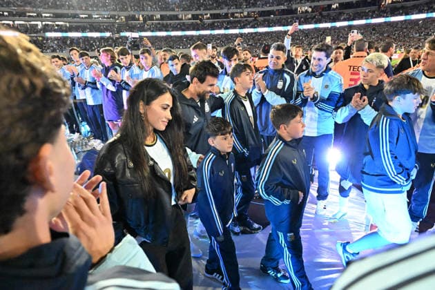 Lionel Messi farewell match BUENOS AIRES, ARGENTINA - OCTOBER 6: Lionel Messi and his family of Argentina during his farewell match with the national team, Nationalteam at the International Friendly, Länderspiel, Nationalmannschaft match between Argentina Vs Benin at Monumental Stadium on October 6, 2026 in Buenos Aires, Argentina. Buenos Aires Estadio Monumental Antonio Liberti Buenos Aires Argentina Copyright: xIMAGOx xPhotoCero5x xLucianoxBisbalx