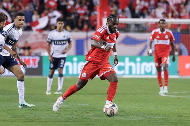 CHICAGO, USA - October 6: Jonathan Bamba (19 Chicago Fire FC) dribbles the ball during the Major League Soccer game between Chicago Fire FC and Vancouver Whitecaps FC at Soldier Field on Tuesday October 6 in Chicago, USA Copyright: xShainaxBenhiyoun SPPx Sportspressphoto_SPR247938