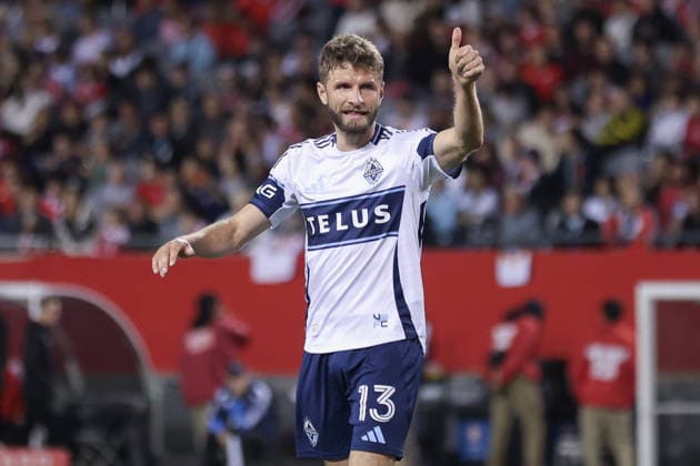 CHICAGO, USA - October 6: Thomas Müller (13 Vancouver Whitecaps FC) gestures a thumbs up during the Major League Soccer game between Chicago Fire FC and Vancouver Whitecaps FC at Soldier Field on Tuesday October 6 in Chicago, USA Copyright: xShainaxBenhiyoun SPPx Sportspressphoto_SPR247942