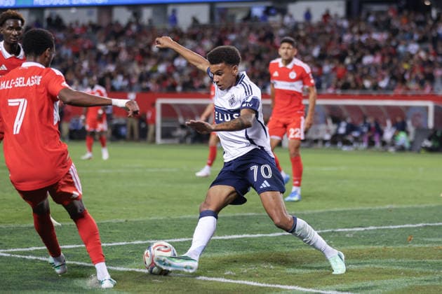 CHICAGO, USA - October 6: Rui Modesto (70 Vancouver Whitecaps FC) dribbles in the box during the Major League Soccer game between Chicago Fire FC and Vancouver Whitecaps FC at Soldier Field on Tuesday October 6 in Chicago, USA Copyright: xShainaxBenhiyoun SPPx Sportspressphoto_SPR247948