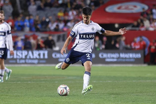 CHICAGO, USA - October 6: Mathias Laborda (2 Vancouver Whitecaps FC) shoots the ball during the Major League Soccer game between Chicago Fire FC and Vancouver Whitecaps FC at Soldier Field on Tuesday October 6 in Chicago, USA Copyright: xShainaxBenhiyoun SPPx Sportspressphoto_SPR247963