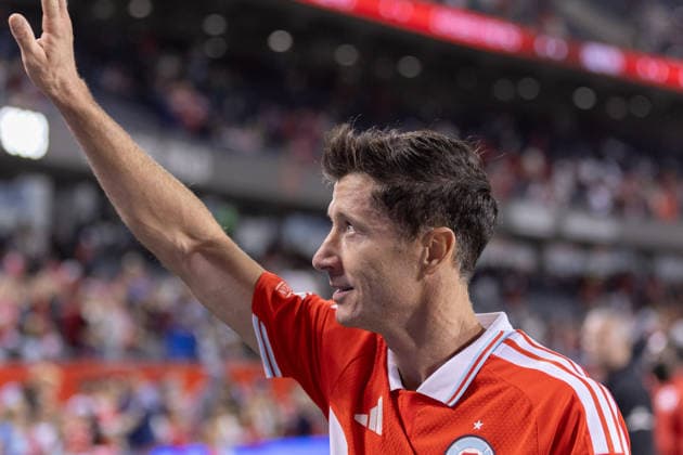 CHICAGO, USA - October 6: Robert Lewandowski (9 Chicago Fire FC) is seen after the Major League Soccer game between Chicago Fire FC and Vancouver Whitecaps FC at Soldier Field on Tuesday October 6 in Chicago, USA Copyright: xShainaxBenhiyoun SPPx Sportspressphoto_SPR247976