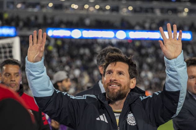 BUENOS AIRES, ARGENTINA - OCTOBER 06: Lionel Messi of Argentina thanks fans kafter the International Friendly, Länderspiel, Nationalmannschaft football match between Argentina and Benin at Estadio Monumental Antonio V. Liberti on October 06, 2026 in Buenos Aires, Argentina. (Photo by Richard Callis Sports Press Photo) Copyright: xRichardxCallis SportsxPressxPhotox Sportspressphoto_SPR247978