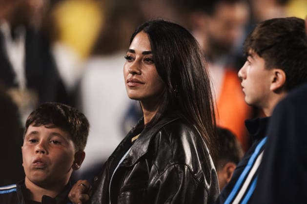 Argentina v Benin: International Friendly, Länderspiel, Nationalmannschaft BUENOS AIRES, ARGENTINA - OCTOBER 6: Antonela Roccuzzo, wife of Lionel Messi smiles after the International friendly match between Argentina and Benin at Monumental Stadium on October 6, 2026 in Buenos Aires, Argentina. (Photo by Guilherme Veiga PxImages) Buenos Aires Monumental Stadium BA Argentina Copyright: xGuilhermexVeigax