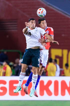 October 6, 2026, Los Angeles, California, USA: Jonathan Villagra 27 of Chile and German Berterame 9 of Mexico head the ball during an International Friendly, Länderspiel, Nationalmannschaft match at the Los Angeles Memorial Coliseum on Tuesday October 6, 2026 in Los Angeles, California. ARIANA RUIZ PI Los Angeles USA - ZUMAp124 20261006_zaa_p124_081 Copyright: xArianaxRuizx
