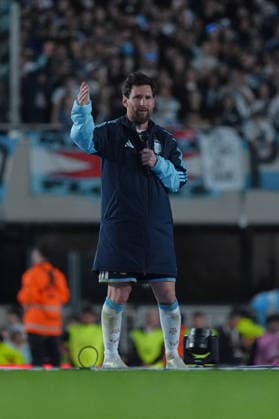 Messi bade farewell to Argentina in the friendly match against Benin BUENOS AIRES, ARGENTINA - OCTOBER 6: Argentine football legend and national team, Nationalteam captain Lionel Messi bids farewell to fans at the end of the his farewell match in front of over 80,000 spectators at the Monumental Stadium, in Buenos Aires, Argentina on October 6, 2026. Argentine football star Lionel Messi played his final international match, Länderspiel, Nationalmannschaft in the friendly game between Argentina and Benin. The 39-year-old walk onto the stadium pitch for the final time in the sky-blue and white jersey, entering his farewell as Argentina s record appearance-maker and leading scorer with 207 caps and 125 goals. Luciano Gonzalez Anadolu Buenos Aires Argentina. Editorial use only. Please get in touch for any other usage.  Copyright: x2026xAnadoluxLucianoxGonzalezx
