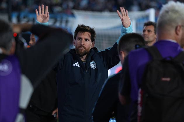 Messi bade farewell to Argentina in the friendly match against Benin BUENOS AIRES, ARGENTINA - OCTOBER 6: Argentine football legend and national team, Nationalteam captain Lionel Messi bids farewell to fans at the end of the his farewell match in front of over 80,000 spectators at the Monumental Stadium, in Buenos Aires, Argentina on October 6, 2026. Argentine football star Lionel Messi played his final international match, Länderspiel, Nationalmannschaft in the friendly game between Argentina and Benin. The 39-year-old walk onto the stadium pitch for the final time in the sky-blue and white jersey, entering his farewell as Argentina s record appearance-maker and leading scorer with 207 caps and 125 goals. Luciano Gonzalez Anadolu Buenos Aires Argentina. Editorial use only. Please get in touch for any other usage.  Copyright: x2026xAnadoluxLucianoxGonzalezx