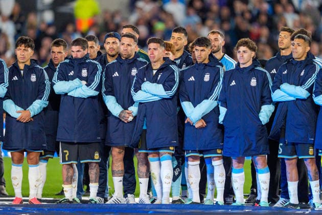 Benin v Argentina BUENOS AIRES, ARGENTINA - OCTOBER 6: Enzo Fernandez 24, Julian Alvarez 9, Nicolas Otamendi 19, Rodrigo de Paul 7 and Leandro Paredes 5 of Argentina react to Messi s speech after a game between Benin and Argentina at Estadio Monumental on October 6, 2026 in Buenos Aires, Argentina Buenos Aires Estadio Monumental Argentina Copyright: xAndrewxJ.xClark ISIxPhotosx 9950