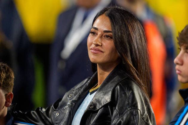 Benin v Argentina BUENOS AIRES, ARGENTINA - OCTOBER 6: Antonela Roccuzzo looks on after a game between Benin and Argentina at Estadio Monumental on October 6, 2026 in Buenos Aires, Argentina Buenos Aires Estadio Monumental Argentina Copyright: xAndrewxJ.xClark ISIxPhotosx 9950