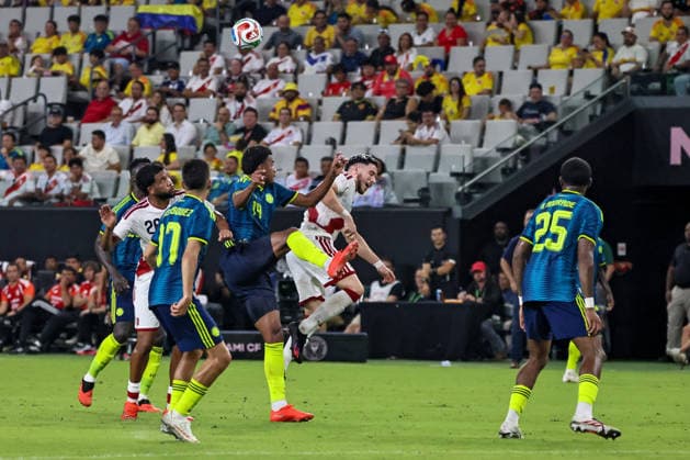 MIAMI, FL - OCTOBER 06: Jhon Solis 14 of Colombia and Adrian Ugarriza 7 of Peru battle for a ball during an International Friendly, Länderspiel, Nationalmannschaft soccer match between Colombia and Peru at NU Stadium on October 06, 2026 in Miami, Florida.(Photo by Chris Arjoon Icon Sportswire) SOCCER: OCT 06 Colombia vs Peru EDITORIAL USE ONLY Icon2610060000041