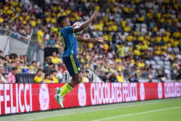 MIAMI, FL - OCTOBER 06: Jhon Arias 10 of Colombia controls a ball during an International Friendly, Länderspiel, Nationalmannschaft soccer match between Colombia and Peru at NU Stadium on October 06, 2026 in Miami, Florida.(Photo by Chris Arjoon Icon Sportswire) SOCCER: OCT 06 Colombia vs Peru EDITORIAL USE ONLY Icon2610060000047