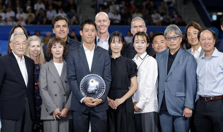 Tennis: Retirement ceremony for Nishikori Former world No. 4 Kei Nishikori (front row, 3rd from L) poses for a photo during his retirement ceremony at Ariake Tennis Forest Park in Tokyo on Oct. 6, 2026.  A14AA0005630272P