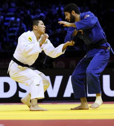 Judo: World championships Ryuga Tanaka (white) of Japan competes en route to beating Makhmadbek Makhmadbekov of the United Arab Emirates in the men s 73-kilogram final at the judo world championships in Baku, Azerbaijan, on Oct. 6, 2026.  A14AA0005630290P