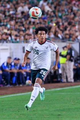October 6, 2026, Los Angeles, California, USA: Isaias Violante 26 of Mexico during an International Friendly, Länderspiel, Nationalmannschaft match against Chile at the Los Angeles Memorial Coliseum on Tuesday October 6, 2026 in Los Angeles, California. Mexico loses to Chile, 0-2. ARIANA RUIZ PI Los Angeles USA - ZUMAp124 20261006_zaa_p124_096 Copyright: xArianaxRuizx