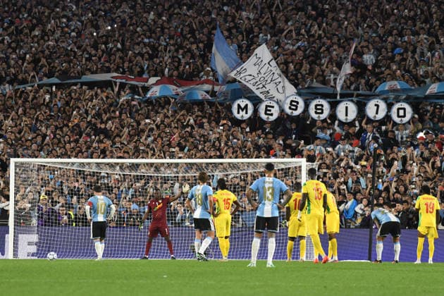Argentina v Benin - International Friendly, Länderspiel, Nationalmannschaft Lionel Messi of Argentina scores his penalty kick during the match between Argentina and Benin at Estadio Monumental in Buenos Aires, Argentina, on October 6, 2026. Buenos Aires Buenos Aires Argentina  Copyright: xFedericoxPerettix originalFilename:peretti-argentin261006_npskp.jpg