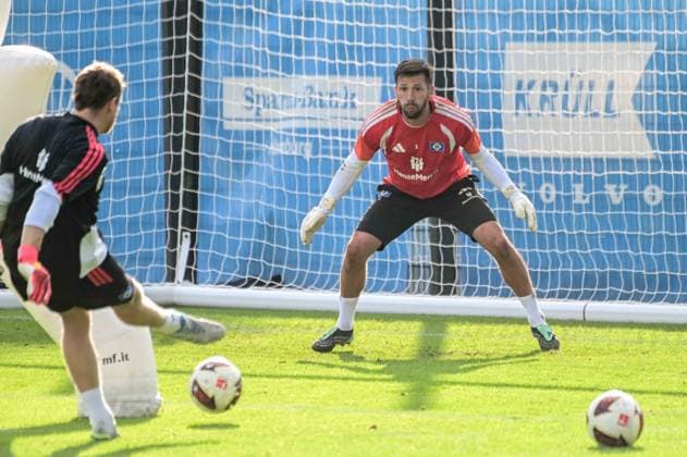 Heuer Fernandes Daniel ( HSV ) am Ball Deutschland , Hamburg , Volksparkstadion , Fussball , 1. Bundesliga , Training des Hamburger SV