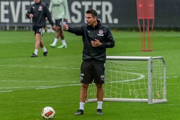 Trainer Marcel Rapp ( Pauli ) Anweisungen Deutschland , Hamburg , Trainingsgelände an der Kollaustrasse , Fussball , 2. Bundesliga , FC St Pauli