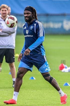 Terem Moffi ( HSV ) Deutschland , Hamburg , Volksparkstadion , Fussball , 1. Bundesliga , Training des Hamburger SV