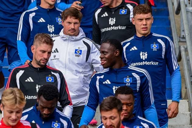 Trainer Merlin Polzin Nicolai Remberg ( HSV ) Deutschland , Hamburg , Volksparkstadion , Fussball , 1. Bundesliga , Training des Hamburger SV