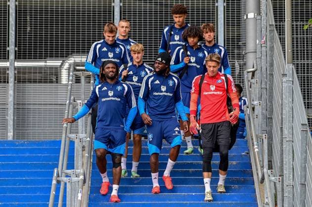 Terem Moffi Louis Lemke Jordan Torunarigha Colin Poppelbaum ( HSV ) Deutschland , Hamburg , Volksparkstadion , Fussball , 1. Bundesliga , Training des Hamburger SV