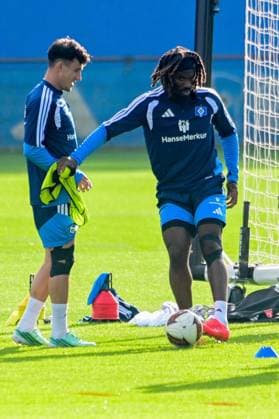 Capaldo Nicolás Terem Moffi ( HSV ) am Ball Deutschland , Hamburg , Volksparkstadion , Fussball , 1. Bundesliga , Training des Hamburger SV