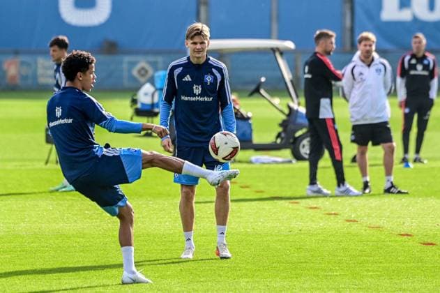 Alexander Rossing-Lelesiit Moller Wolfe David ( HSV ) am Ball Deutschland , Hamburg , Volksparkstadion , Fussball , 1. Bundesliga , Training des Hamburger SV