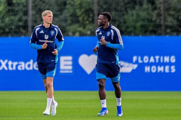 Albert Gronbaek Patson Daka ( HSV ) Lauftraining Aufbautraining Deutschland , Hamburg , Volksparkstadion , Fussball , 1. Bundesliga , Training des Hamburger SV