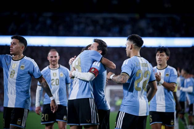 The last match of Messi in Buenos Aires, Argentina - 06 Oct 2026 Nicolas Paz and Lionel Messi of Argentina celebrate during the match between Argentina and Benin International Friendly, Länderspiel, Nationalmannschaft match, The last match of Messi with Argentina national team, Nationalteam Final score: Argentina 3 - 0 Benin Buenos Aires Argentina Copyright: xRobertoxxTuerox xSOPAxImagesx Roberto--Tuero-1456625