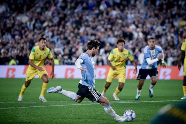 The last match of Messi in Buenos Aires, Argentina - 06 Oct 2026 Lionel Messi of Argentina kick the ball during the match between Argentina and Benin International Friendly, Länderspiel, Nationalmannschaft match, The last match of Messi with Argentina national team, Nationalteam Final score: Argentina 3 - 0 Benin Buenos Aires Argentina Copyright: xRobertoxxTuerox xSOPAxImagesx Roberto--Tuero-1456635