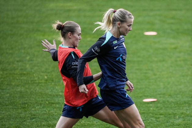 The women s national soccer team is preparing for the World Cup qualifiers Oslo, October 7, 2026 Marthine Ostenstad and Ada Hegerberg during a training session at Ullevaal Stadium, for the World Cup qualifier against Romania. The matches will be played on October 9 at Arcul de Triumf Stadium in Bucharest and on October 13 at Ullevaal Stadium in Oslo. Photo: Beate Oma Dahle, NTB, Oslo, Norway. EDITORIAL USE ONLY. RESTRICTED USE FOR BETTING COMPANIES.  Copyright: xBeatexOmaxDahlex xNTBx