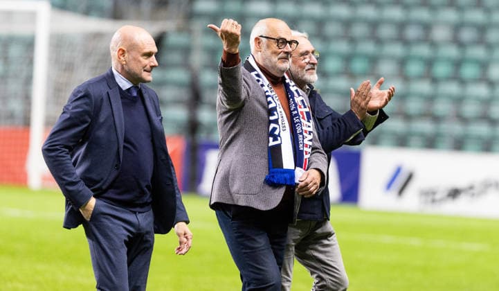 06.10.2026, Tallinn. Football Nations League. Estonia VS Iceland 0:0. Estonian President Alar Karis (C) and Estonian FA (EJK) President Aivar Pohlak (R). Photo Tairo Lutter, Postimees Tallinn Harjumaa Estonia 1TL06OCT26A16  Copyright: xTairoxLutterx Alar Karis, Aivar Pohlak