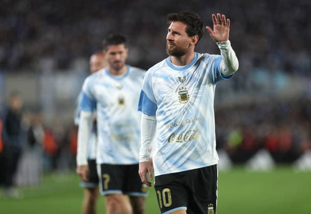 (261007) -- BUENOS AIRES, Oct. 7, 2026 -- Lionel Messi of Argentina waves to spectators before a football friendly match between Argentina and Benin at the Monumental Stadium in Buenos Aires, capital of Argentina, on Oct. 6, 2026. The match marked Lionel Messi s final appearance for the Argentina national football team. (Photo by Xinhua) (SP)ARGENTINA-BUENOS AIRES-FOOTBALL-FRIENDLY MATCH-ARGENTINA VS BENIN MartinxZabala 