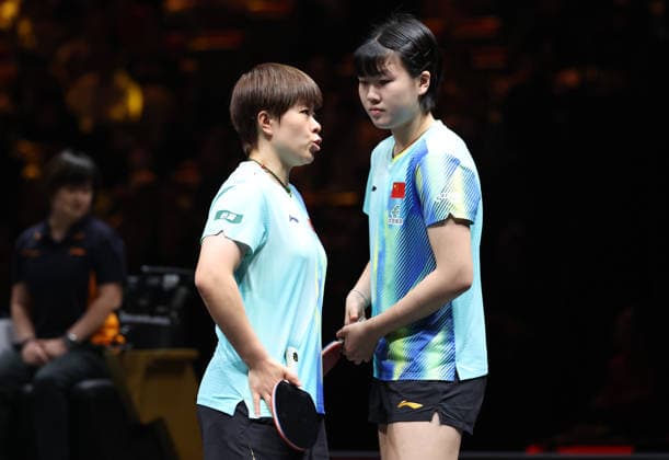 (261007) -- BEIJING, Oct. 7, 2026 -- Wang Yidi (L) Jiang Yiyi of China react during the women s doubles round of 16 match between Wang Yidi Jiang Yiyi of China and Shin Yubin Joo Cheonhui of South Korea at 2026 World Table tennis, Tischtennis (WTT) China Smash in Beijing, China, Oct. 7, 2026. ) (SP)CHINA-BEIJING-TABLE TENNIS-WTT-CHINA SMASH-WOMEN S DOUBLES (CN) ZhangxChenlin 