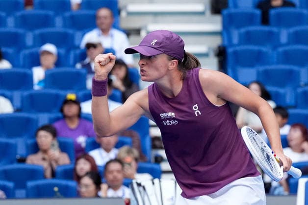 (261007) -- BEIJING, Oct. 7, 2026 -- Iga Swiatek reacts during the women s singles fourth round match between Iga Swiatek of Poland and Iva Jovic of the United States at 2026 China Open tennis tournament in Beijing, China, Oct. 7, 2026. ) (SP)CHINA-BEIJING-TENNIS-CHINA OPEN-WOMEN S SINGLES (CN) JuxHuanzong 