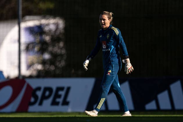 261007 Goalkeeper Jennifer Falk of the Swedish women s national football team during a training session on October 7, 2026 in Stockholm. Photo: Emma Wallskog BILDBYRAN kod EW EW0716 fotboll football soccer fotball vm-kval kval fifa womens world cup qualifier qualifier träning practice training sverige sweden dam bbeng Copyright: EMMAxWALLSKOG BB261007EW001