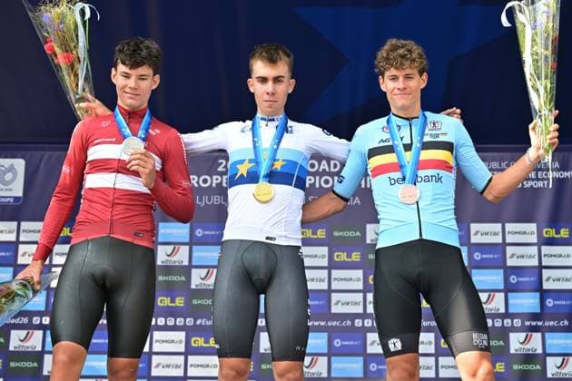 Denmark s Malthe Risbjerg; Spain s Benjamin Noval Suarez and Belgium s Vic De Smet celebrate on the podium of the Men Junior Individual Time Trial race (22km) at the cycling UEC Road European Championships, in Ljubljana, Slovenia, on Wednesday 7 October 2026. The UEC Road European Championships are taking place from 02 to 07 October in Ljubljana, Slovenia. DAVIDxPINTENS  x189038119x