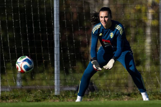 261007 Goalkeeper Zecira Musovic of the Swedish women s national football team during a training session on October 7, 2026 in Stockholm. Photo: Emma Wallskog BILDBYRAN kod EW EW0716 fotboll football soccer fotball vm-kval kval fifa womens world cup qualifier qualifier träning practice training sverige sweden dam bbeng Copyright: EMMAxWALLSKOG BB261007EW008