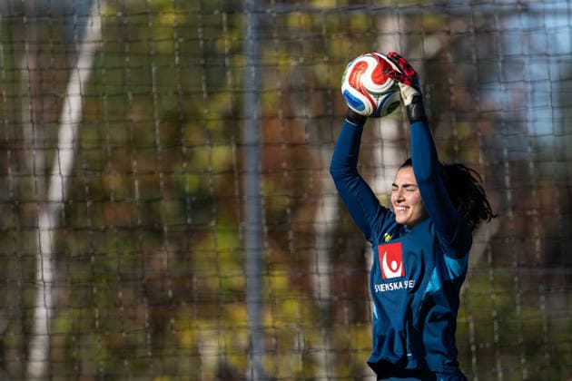 261007 Goalkeeper Zecira Musovic of the Swedish women s national football team during a training session on October 7, 2026 in Stockholm. Photo: Emma Wallskog BILDBYRAN kod EW EW0716 fotboll football soccer fotball vm-kval kval fifa womens world cup qualifier qualifier träning practice training sverige sweden dam bbeng Copyright: EMMAxWALLSKOG BB261007EW009