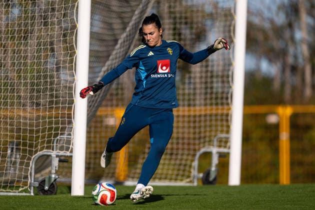 261007 Goalkeeper Zecira Musovic of the Swedish women s national football team during a training session on October 7, 2026 in Stockholm. Photo: Emma Wallskog BILDBYRAN kod EW EW0716 fotboll football soccer fotball vm-kval kval fifa womens world cup qualifier qualifier träning practice training sverige sweden dam bbeng Copyright: EMMAxWALLSKOG BB261007EW055