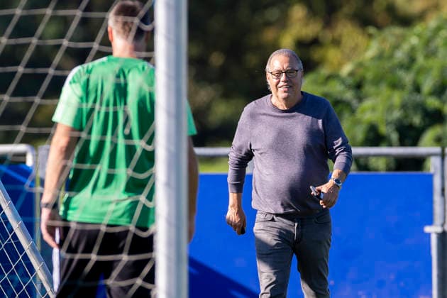07.10.2026, Fussball, Training des FC Schalke 04. Scout Manfred Manni Dubski (FC Schalke 04). Gelsenkirchen Trainingsgelände FC Schalke 04 NRW Deutschland xRHR-FOTO YYx Copyright: RHR-FOTOx RHR-FOTO YY