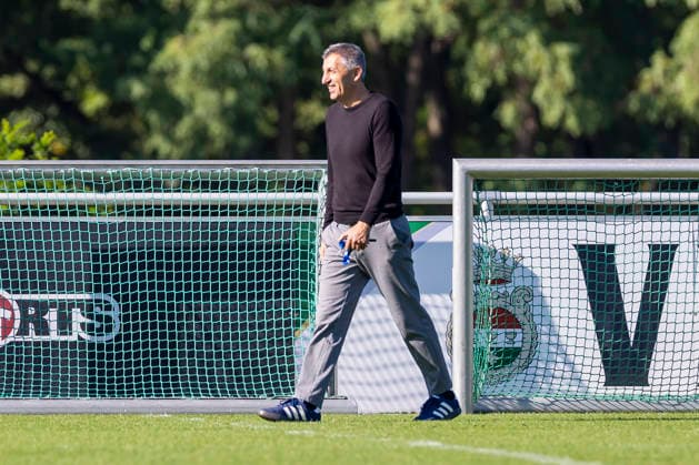 07.10.2026, Fussball, Training des FC Schalke 04. Sportlicher Leiter NLZ Ayhan Tumani (FC Schalke 04). Gelsenkirchen Trainingsgelände FC Schalke 04 NRW Deutschland xRHR-FOTO YYx Copyright: RHR-FOTOx RHR-FOTO YY