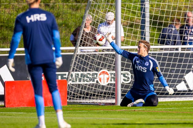 07.10.2026, Fussball, Training des FC Schalke 04. Torwart Max Weiland (FC Schalke 04 U23). Gelsenkirchen Trainingsgelände FC Schalke 04 NRW Deutschland xRHR-FOTO YYx Copyright: RHR-FOTOx RHR-FOTO YY