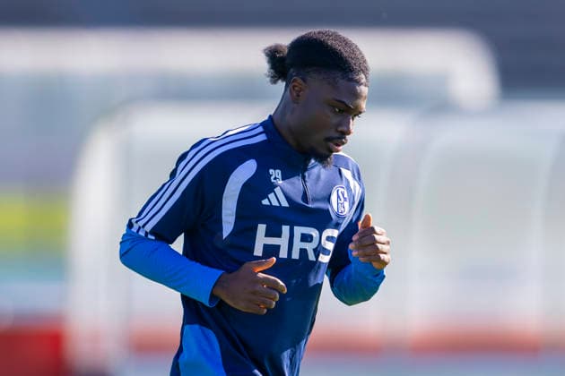 07.10.2026, Fussball, Training des FC Schalke 04. Junior Dina Ebimbe (FC Schalke 04). Gelsenkirchen Trainingsgelände FC Schalke 04 NRW Deutschland xRHR-FOTO YYx Copyright: RHR-FOTOx RHR-FOTO YY