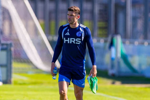 07.10.2026, Fussball, Training des FC Schalke 04. Robin Gosens (FC Schalke 04). Gelsenkirchen Trainingsgelände FC Schalke 04 NRW Deutschland xRHR-FOTO YYx Copyright: RHR-FOTOx RHR-FOTO YY