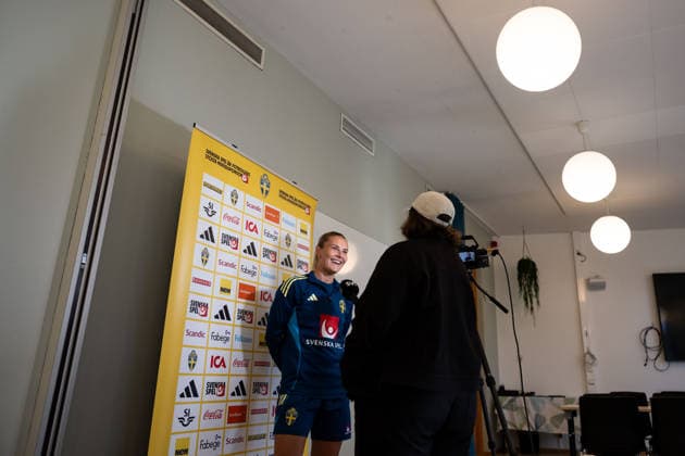261007 Amanda NildÃ n of the Swedish women s national football team in the mixed zone a training session on October 7, 2026 in Stockholm. Photo: Emma Wallskog BILDBYRAN kod EW EW0716 fotboll football soccer fotball vm-kval kval fifa womens world cup qualifier qualifier träning practice training sverige sweden dam bbeng Copyright: EMMAxWALLSKOG BB261007EW061